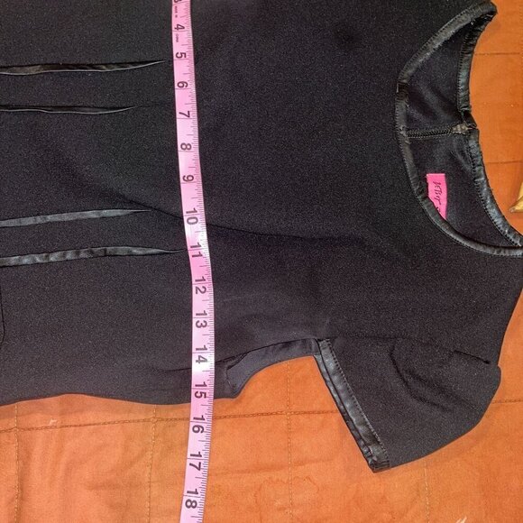 Betsey Johnson Black Cap Sleeve Sheath Dress Size 4 - Picture 7 of 10